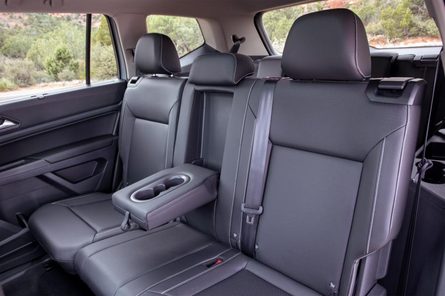 Интерьер Volkswagen Atlas SEL V6 R-Line 2020 года  (фото 34 из 43)